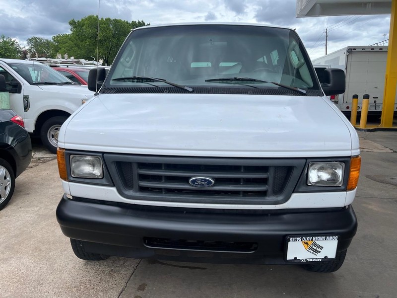 Ford Econoline Wagon Vehicle Image 02