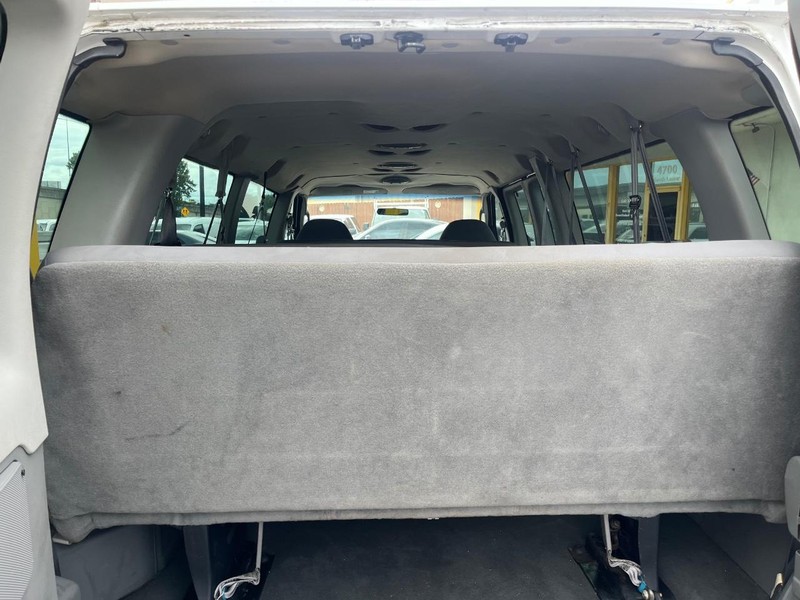 Ford Econoline Wagon Vehicle Image 11