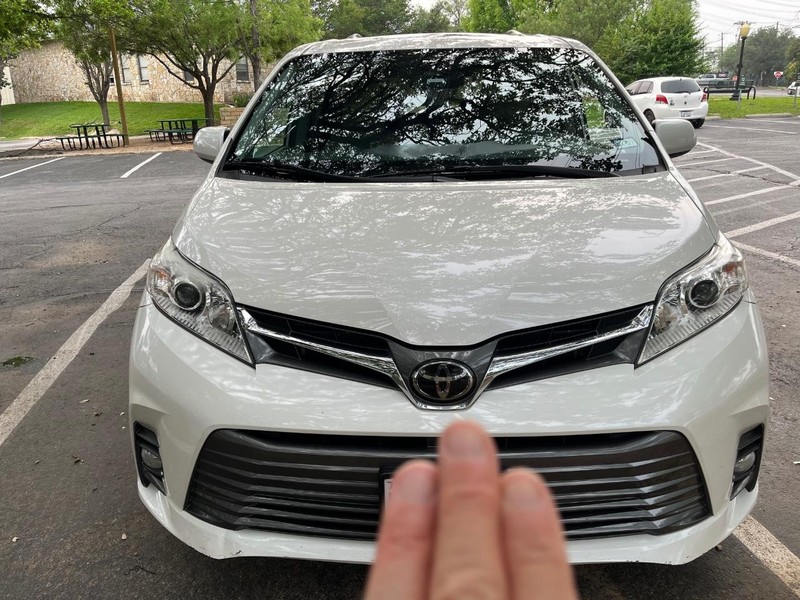 Toyota Sienna Vehicle Image 02