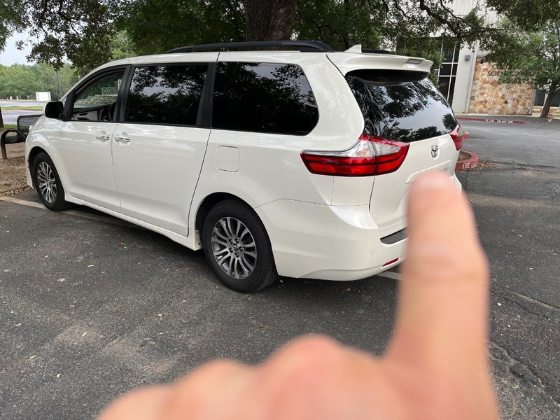 Toyota Sienna Vehicle Image 04