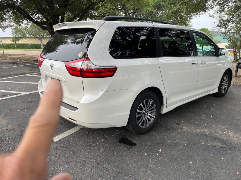 Toyota Sienna Vehicle Image 05