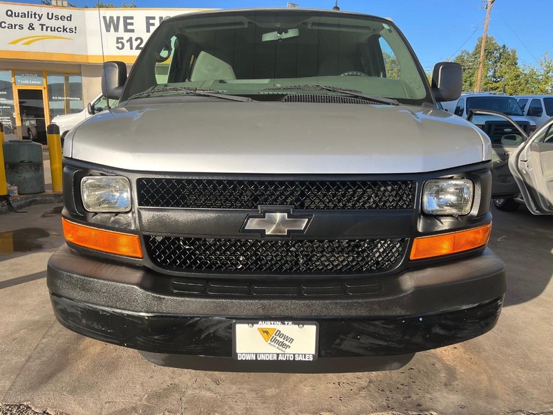 Chevrolet Express Passenger Vehicle Image 02