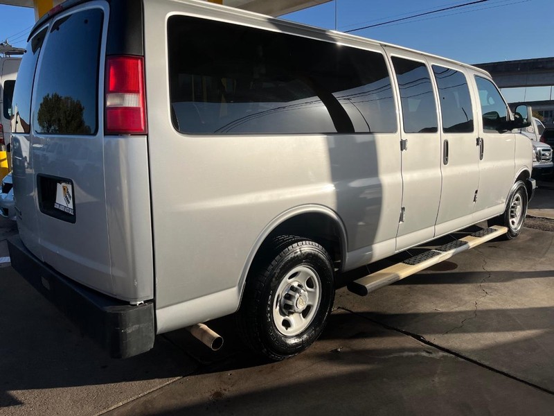 Chevrolet Express Passenger Vehicle Image 04