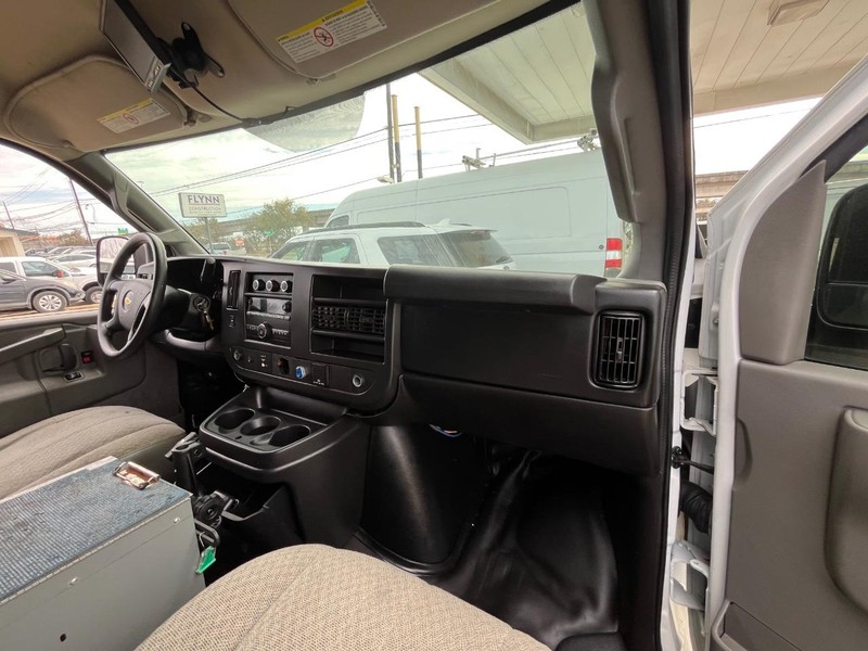 Chevrolet Express Cargo Van Vehicle Image 05
