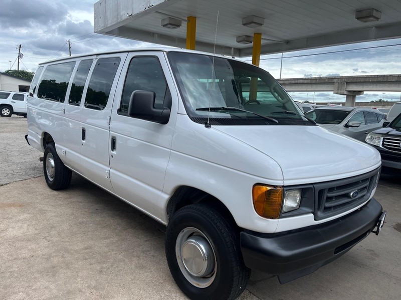Ford Econoline Wagon Vehicle Image 03