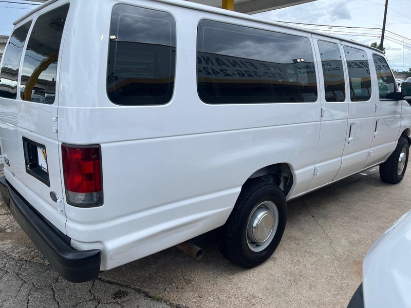 Ford Econoline Wagon Vehicle Image 04