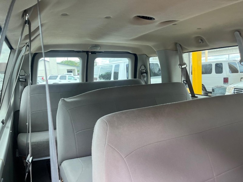 Ford Econoline Wagon Vehicle Image 10