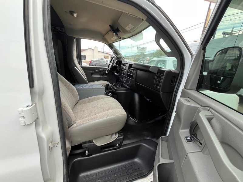 Chevrolet Express Cargo Van Vehicle Image 06