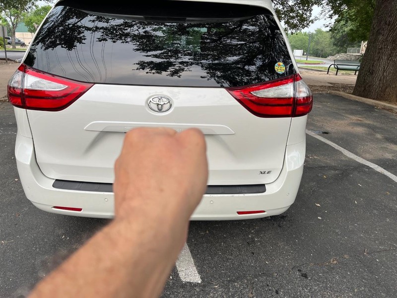 Toyota Sienna Vehicle Image 06