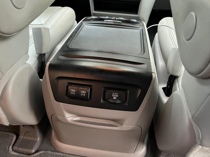 Toyota Sienna Vehicle Image 18