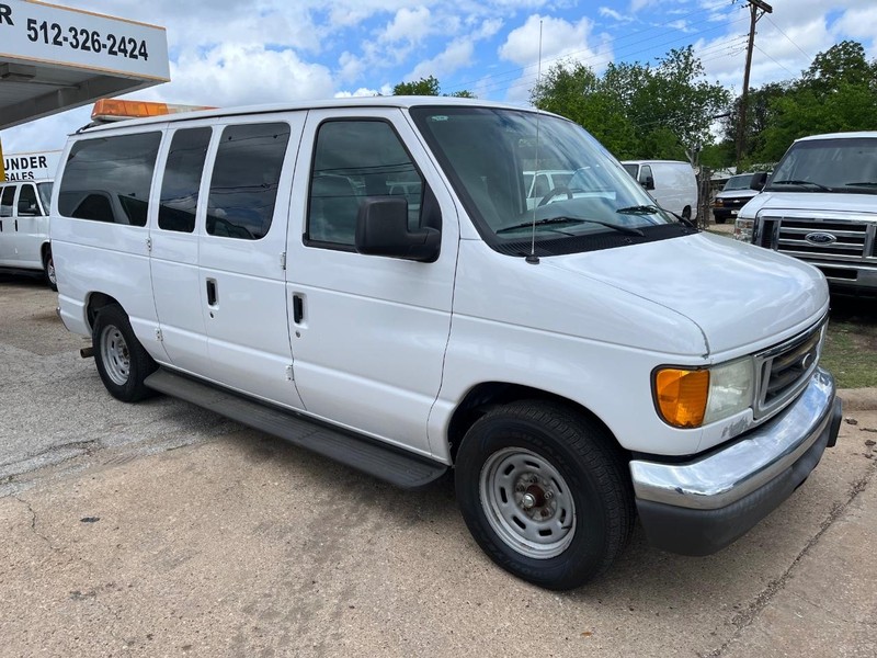 Ford Econoline Wagon Vehicle Image 03