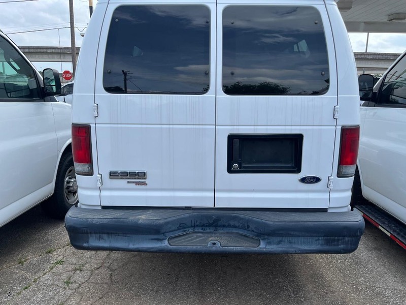 Ford Econoline Wagon Vehicle Image 05