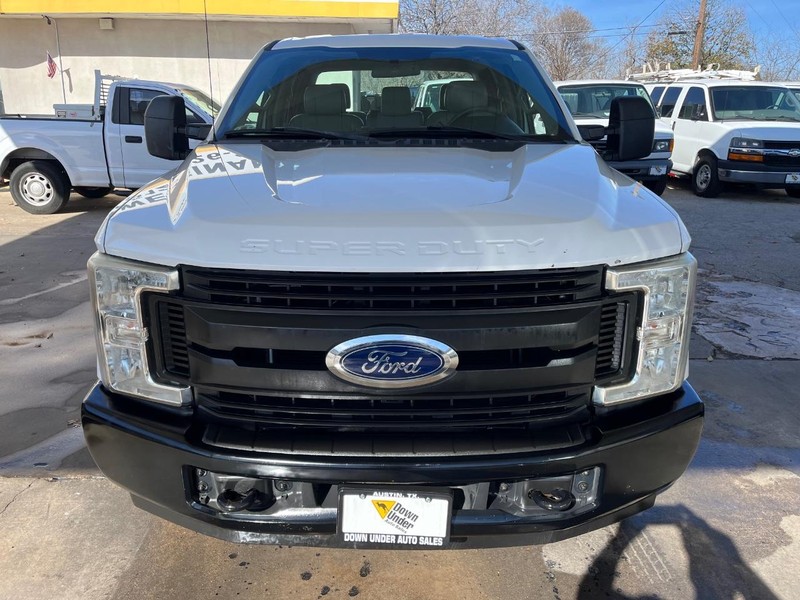 Ford Super Duty F-250 SRW Vehicle Image 02