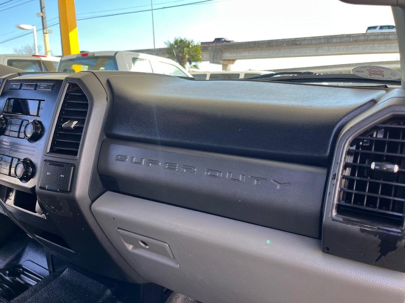 Ford Super Duty F-250 SRW Vehicle Image 11