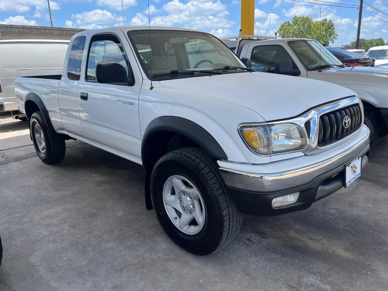 Toyota Tacoma Vehicle Image 03