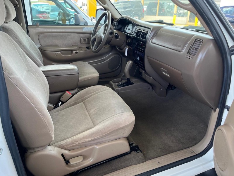 Toyota Tacoma Vehicle Image 08
