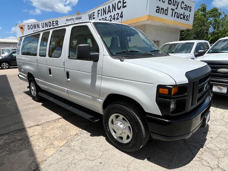 Ford Econoline Wagon Vehicle Image 03