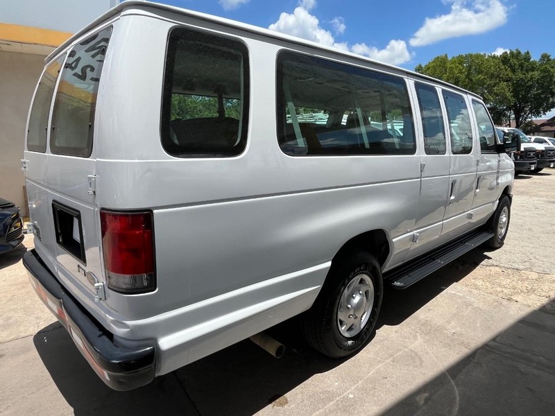 Ford Econoline Wagon Vehicle Image 04