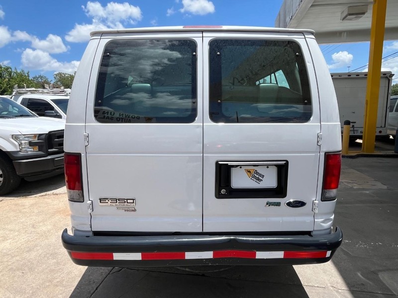Ford Econoline Wagon Vehicle Image 05
