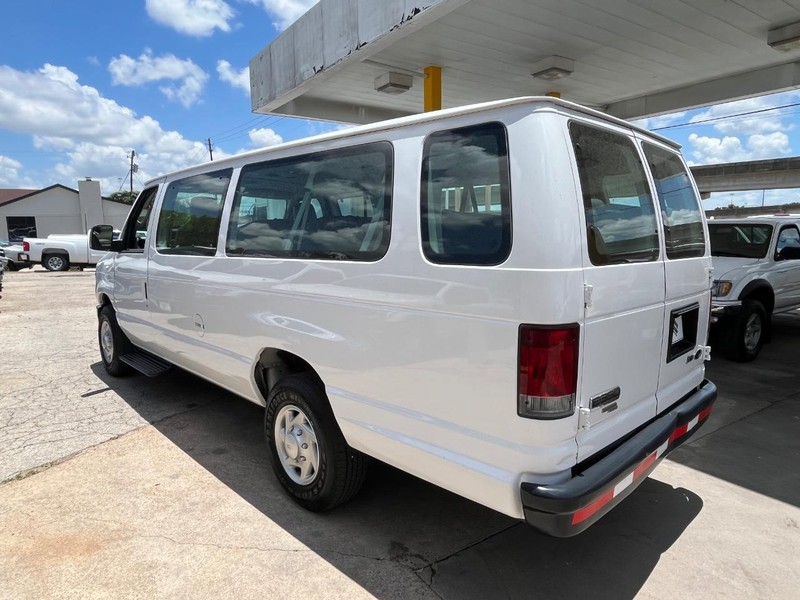 Ford Econoline Wagon Vehicle Image 06