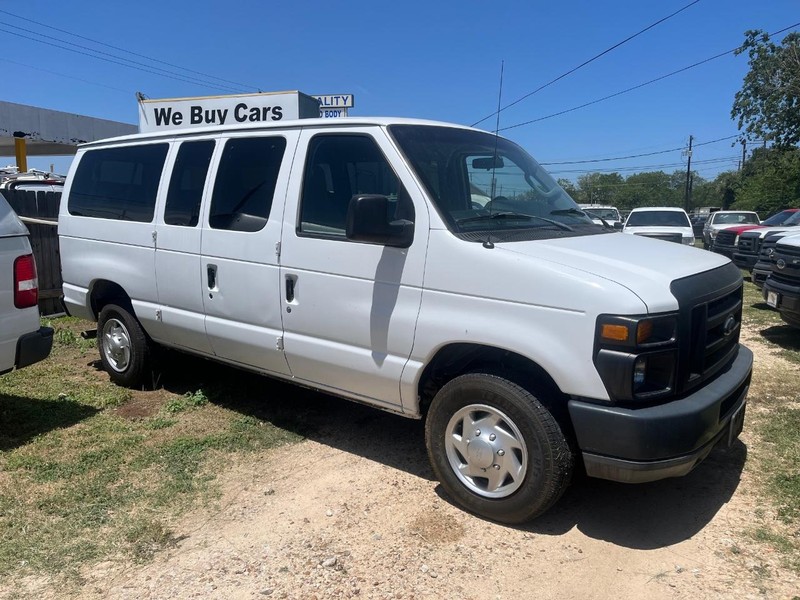 Ford Econoline Wagon Vehicle Image 02