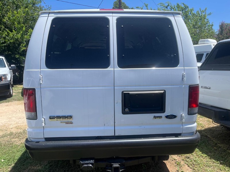 Ford Econoline Wagon Vehicle Image 03