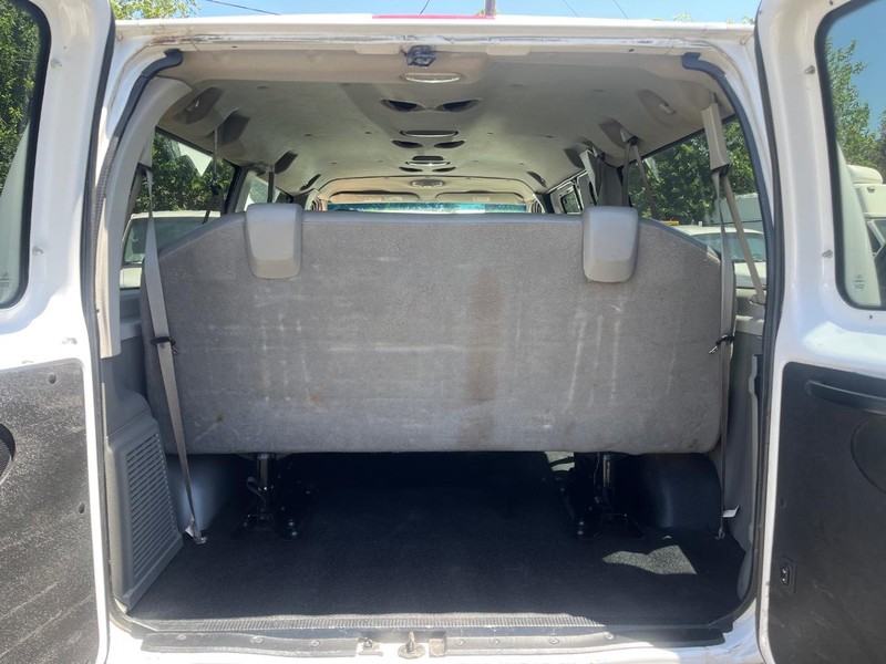 Ford Econoline Wagon Vehicle Image 08