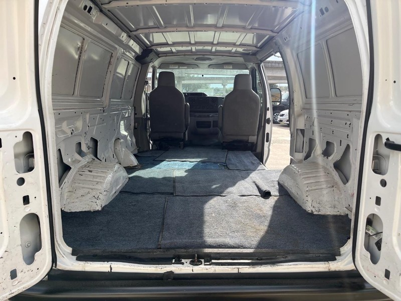 Ford Econoline Cargo Van Vehicle Image 10