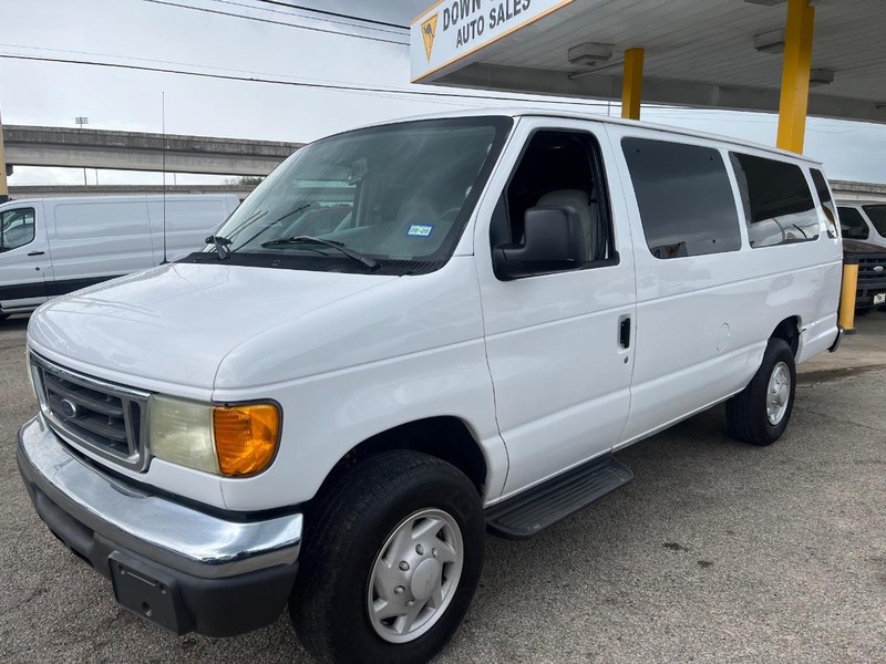 Ford Econoline Wagon Vehicle Image 03