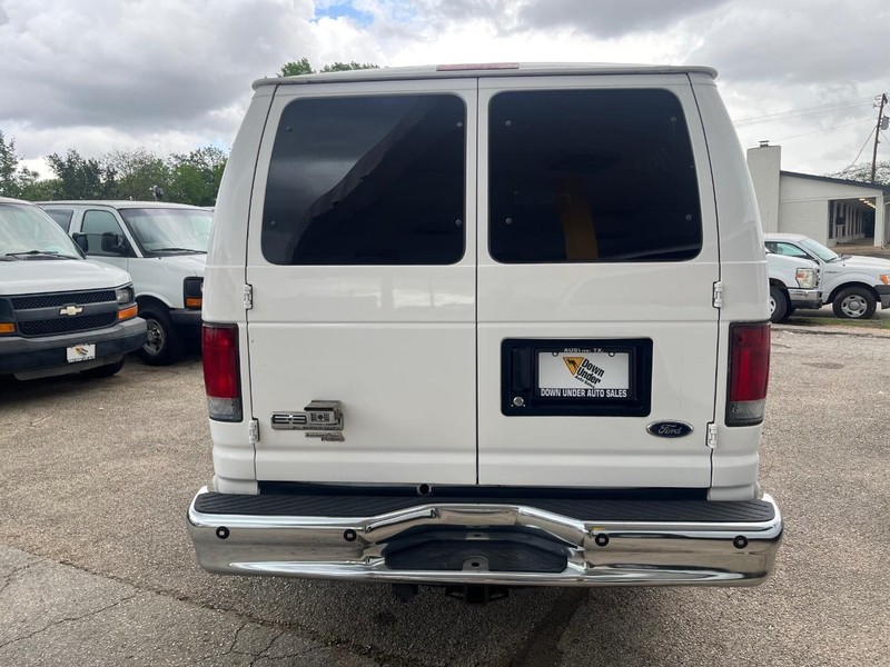 Ford Econoline Wagon Vehicle Image 04