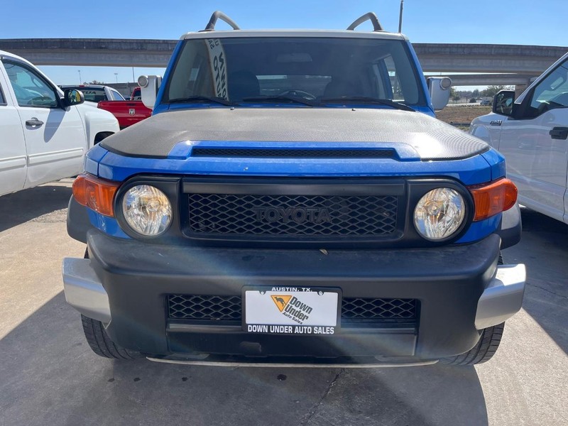 Toyota FJ Cruiser Vehicle Image 02