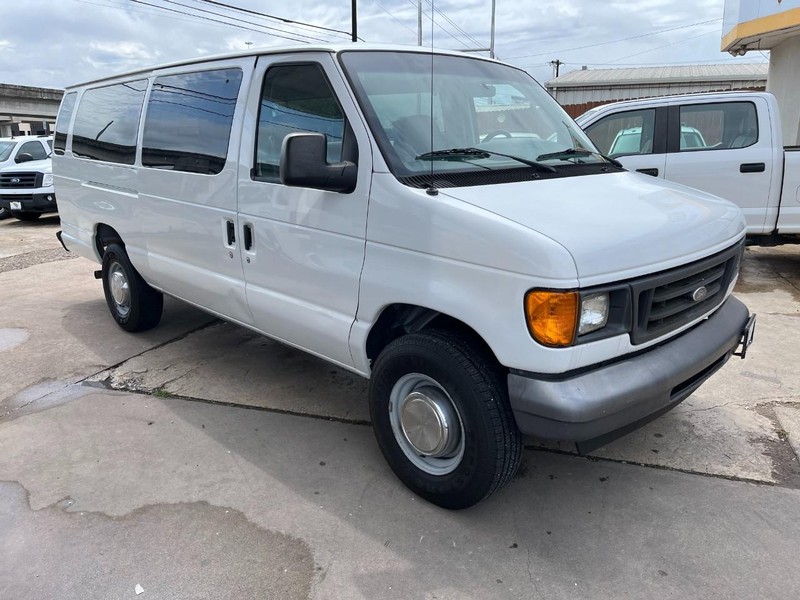 Ford Econoline Wagon Vehicle Image 03