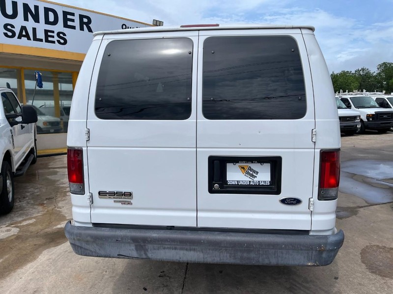 Ford Econoline Wagon Vehicle Image 05