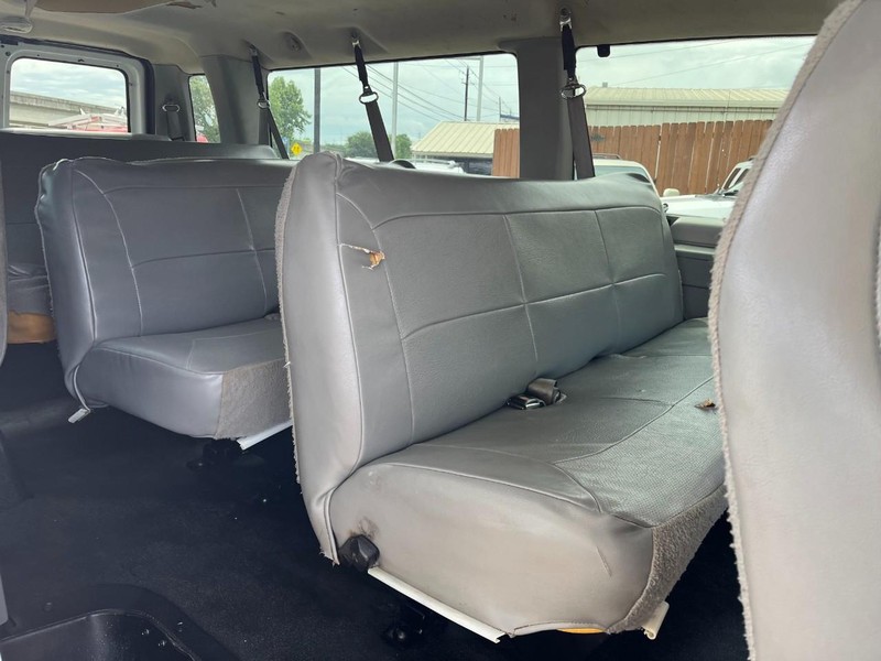 Ford Econoline Wagon Vehicle Image 09