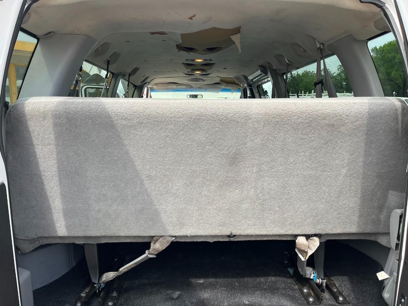 Ford Econoline Wagon Vehicle Image 10