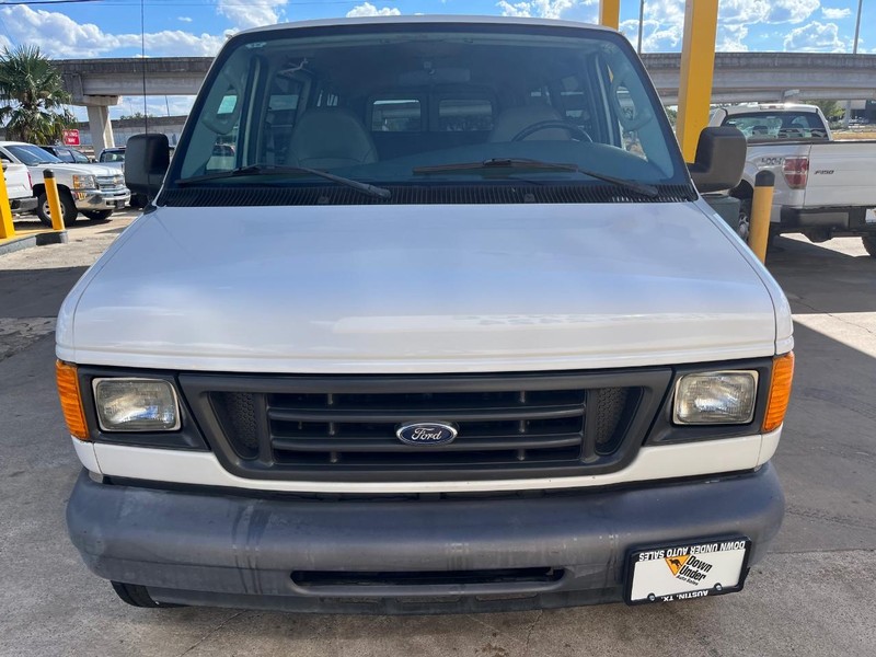 Ford Econoline Wagon Vehicle Image 02