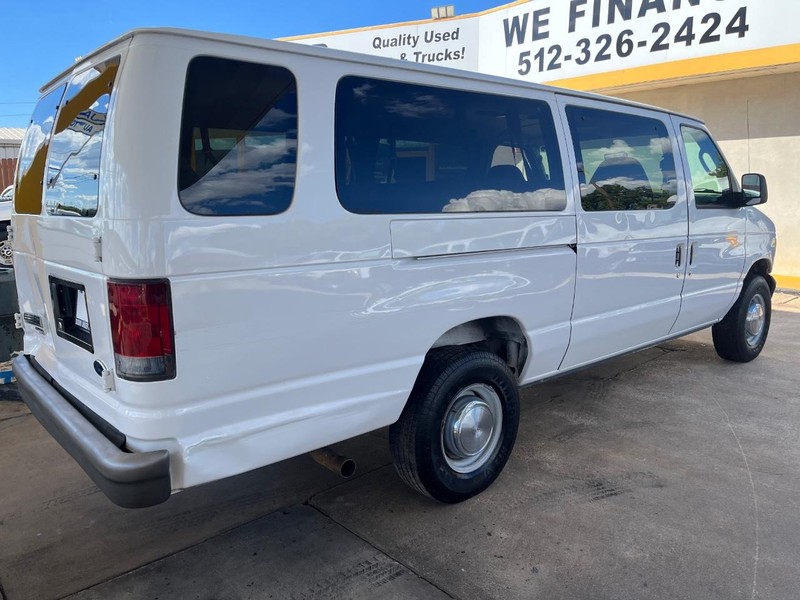 Ford Econoline Wagon Vehicle Image 06