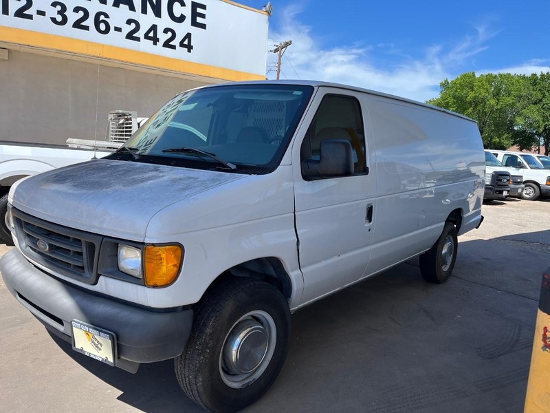 Ford Econoline Cargo Van Vehicle Image 03