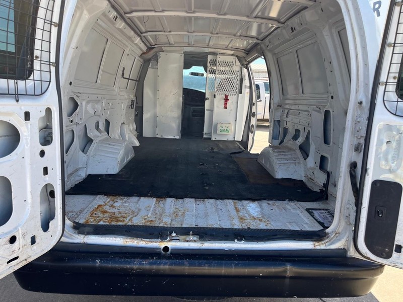 Ford Econoline Cargo Van Vehicle Image 08