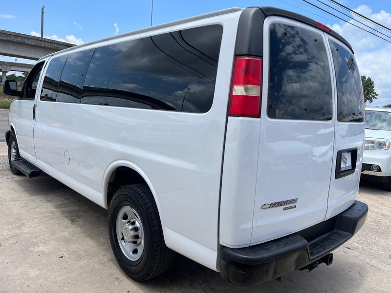 Chevrolet Express Passenger Vehicle Image 04