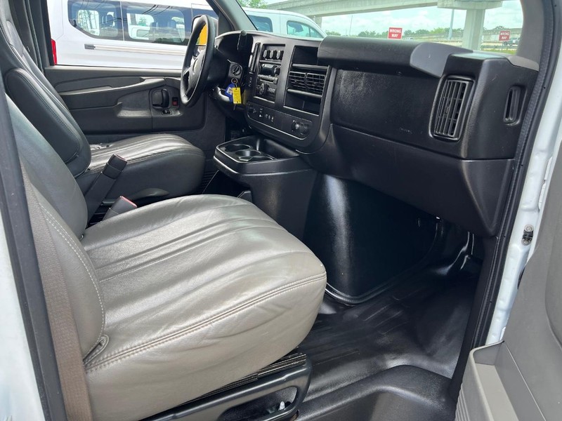 Chevrolet Express Passenger Vehicle Image 08