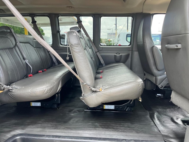Chevrolet Express Passenger Vehicle Image 09