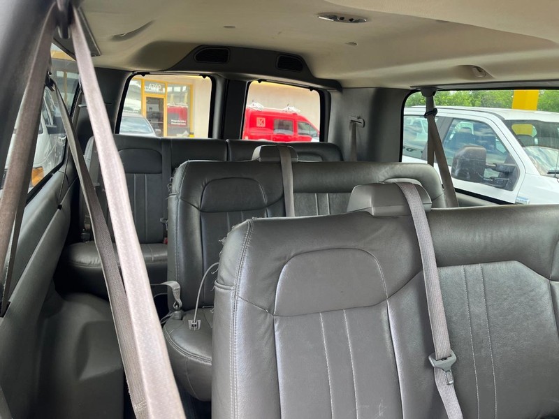 Chevrolet Express Passenger Vehicle Image 10