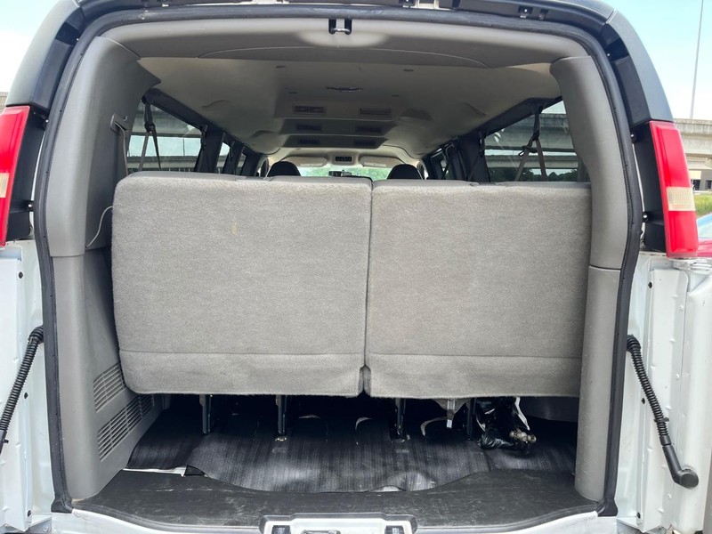 Chevrolet Express Passenger Vehicle Image 11