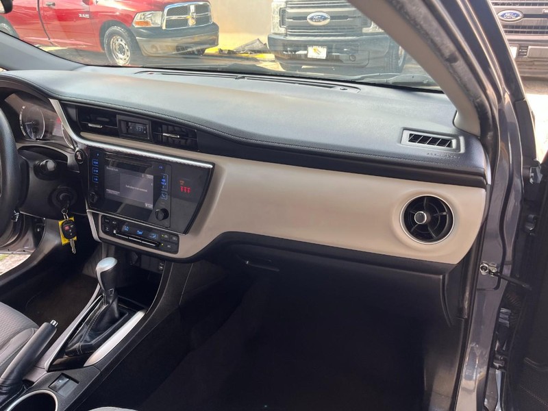 Toyota Corolla Vehicle Image 09