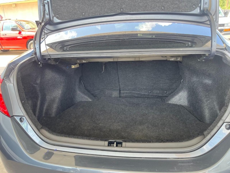 Toyota Corolla Vehicle Image 12