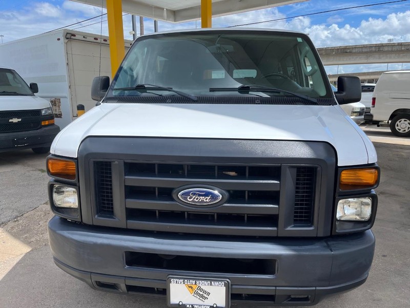 Ford Econoline Wagon Vehicle Image 02