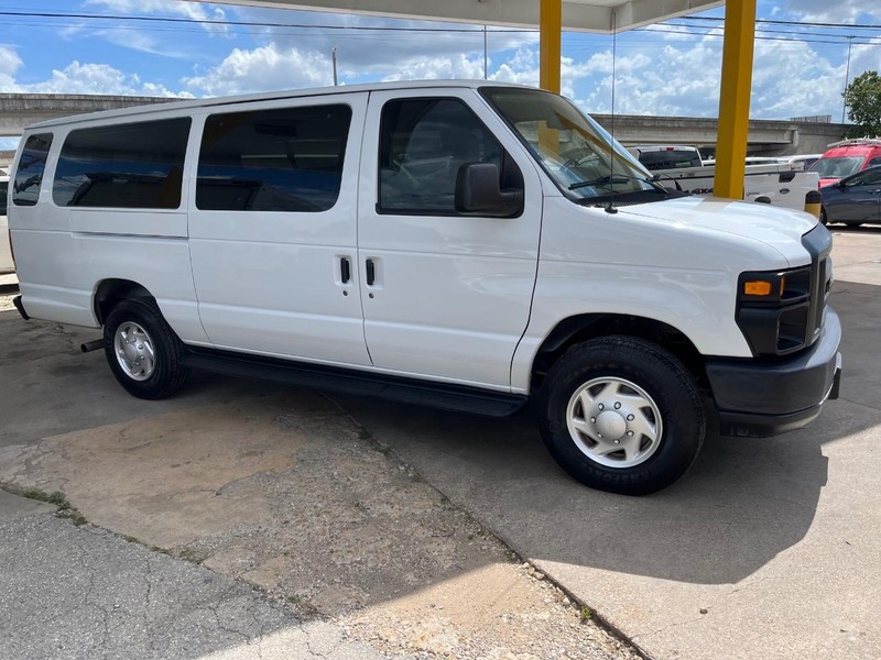 Ford Econoline Wagon Vehicle Image 03