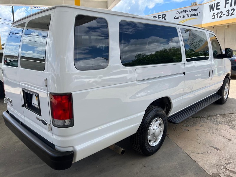 Ford Econoline Wagon Vehicle Image 04