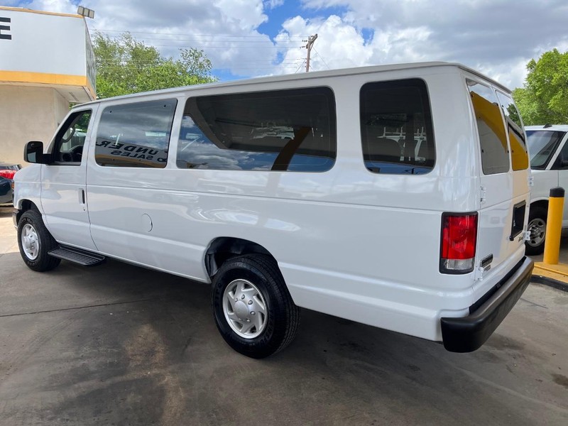 Ford Econoline Wagon Vehicle Image 06